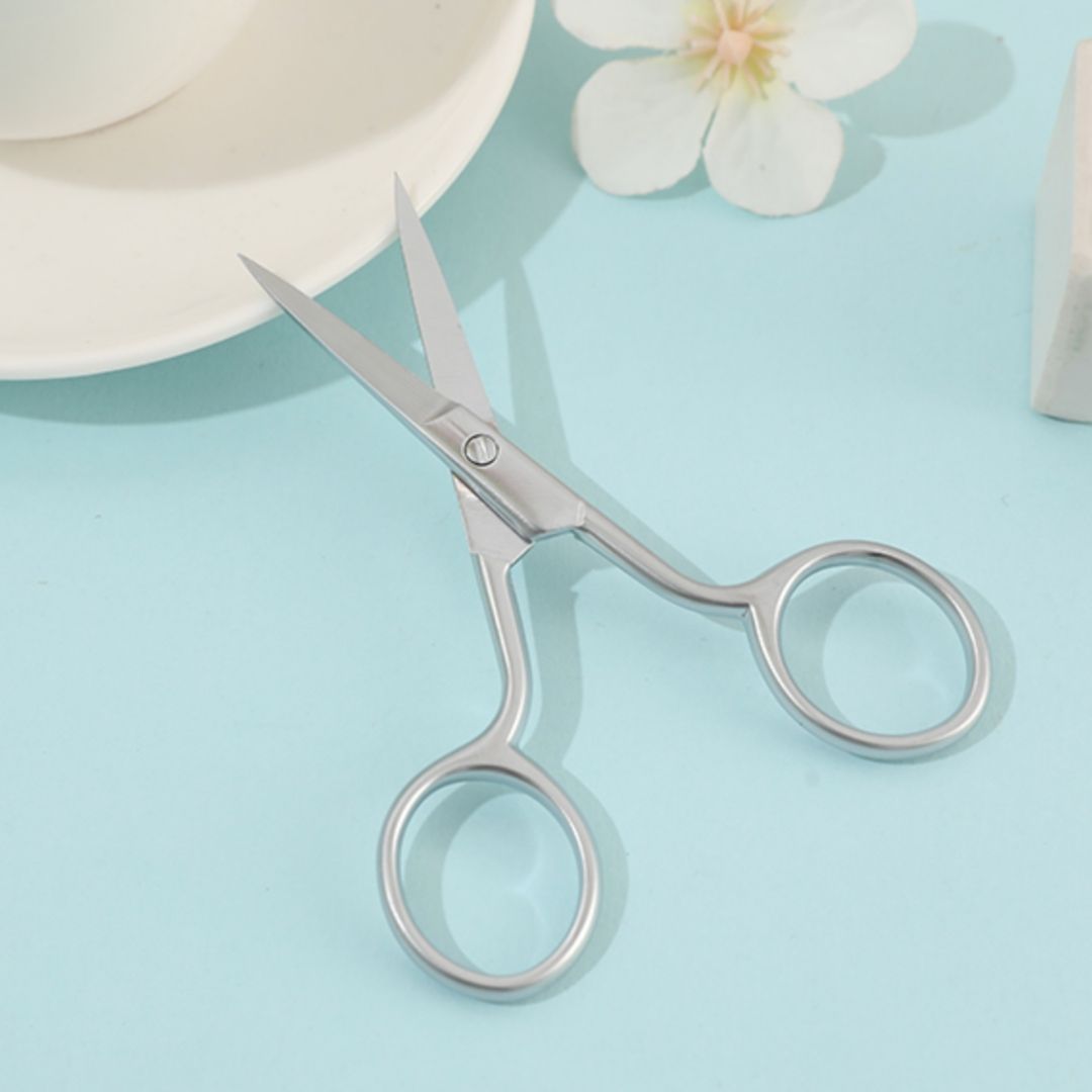 Silver Curved-Tip Beauty Scissors – Precision Trimming for Eyebrows & Facial Hair