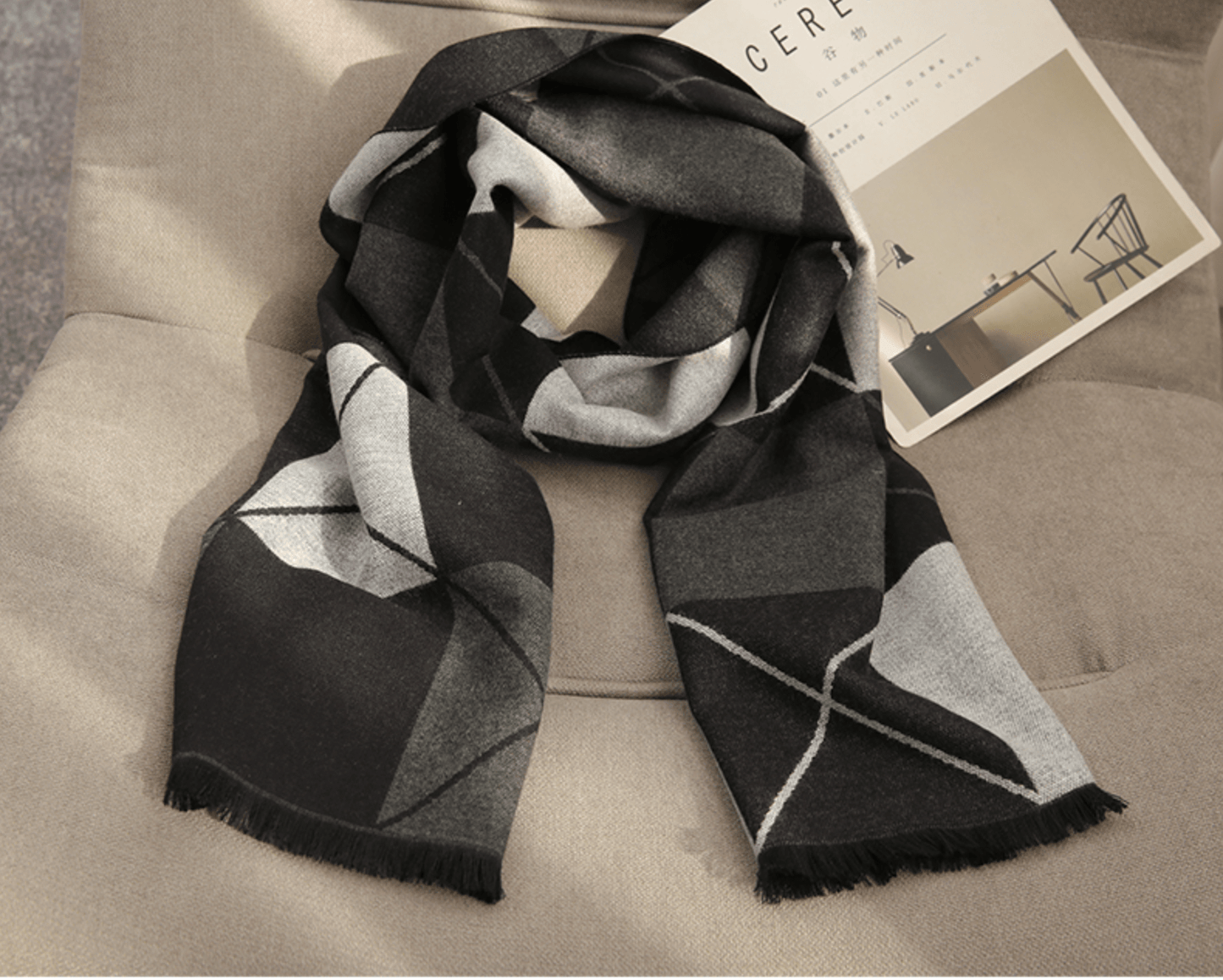 Cozy Square Frame Scarf – Stylish & Warm Winter Essential