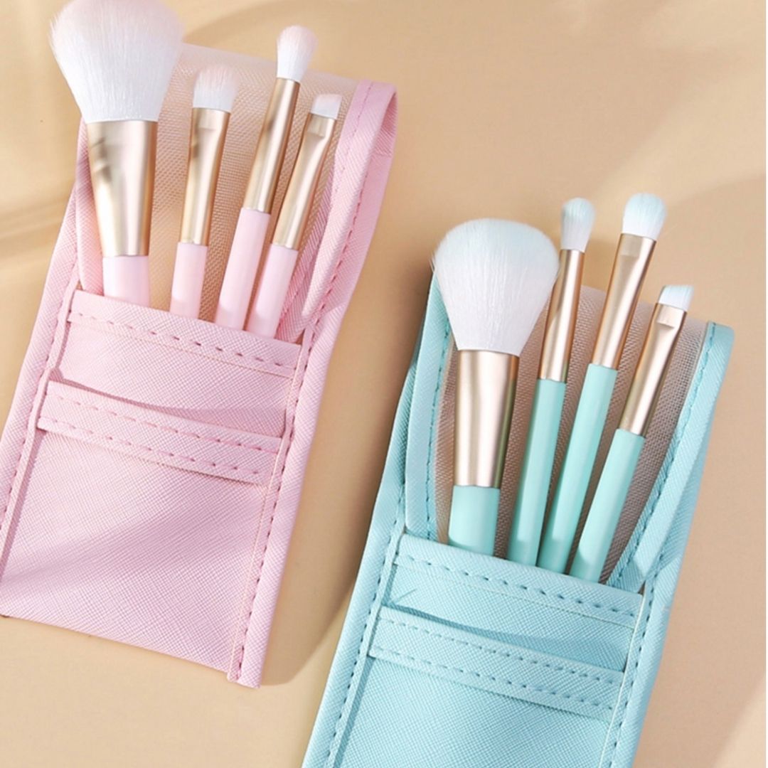 4-in-1 Makeup Brush Set – Essential Brushes for Blush, Powder, Contour & Eyeshadow